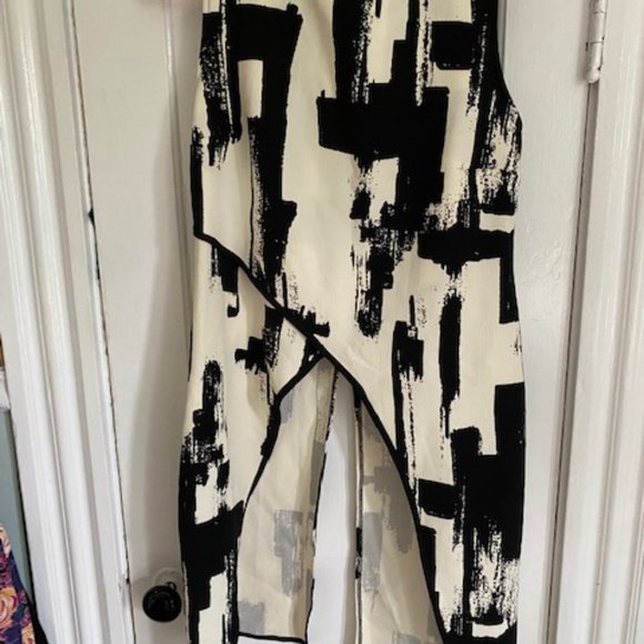 Prando Tops - Prando Black and White top with Split Tails